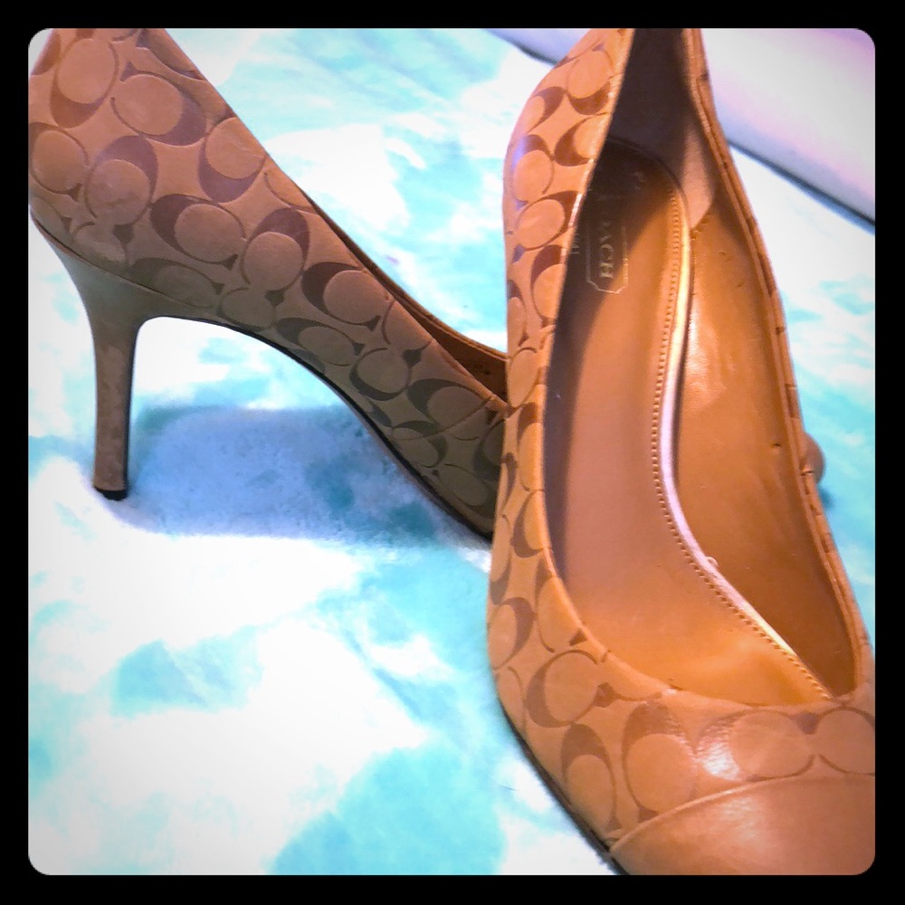 Brand new Coach leather pumps.